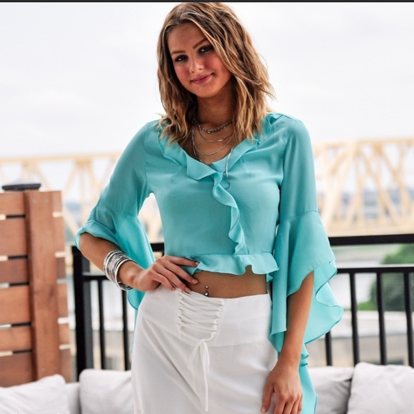 NWT Ruffled Crop Top - Picture 2 of 13